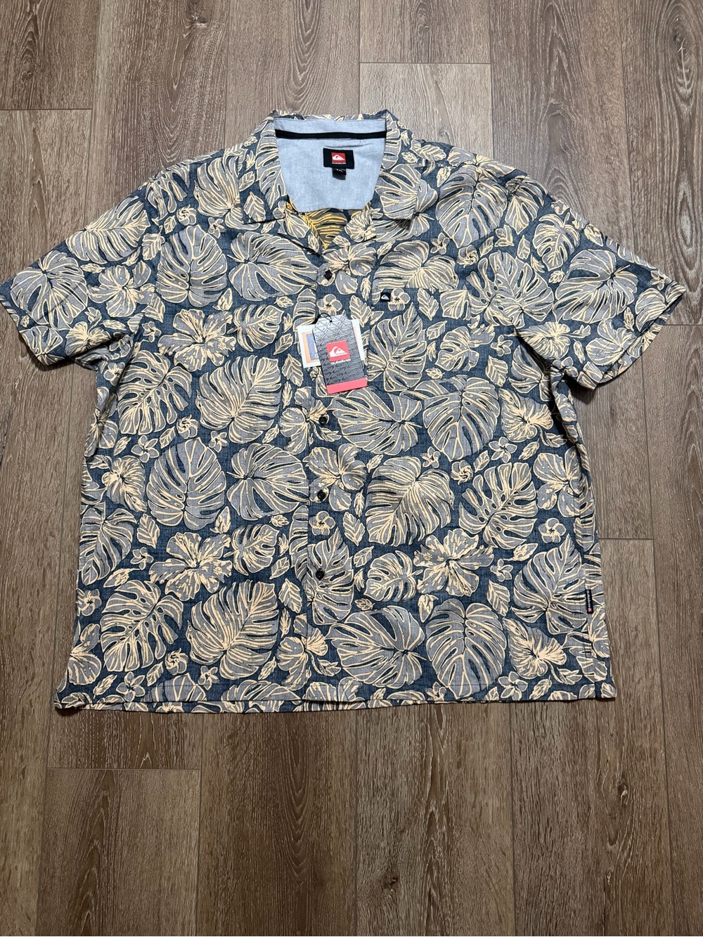 Quiksilver Men’s Navy Blue Short-Sleeve Tropical Print Button-Down Shirt